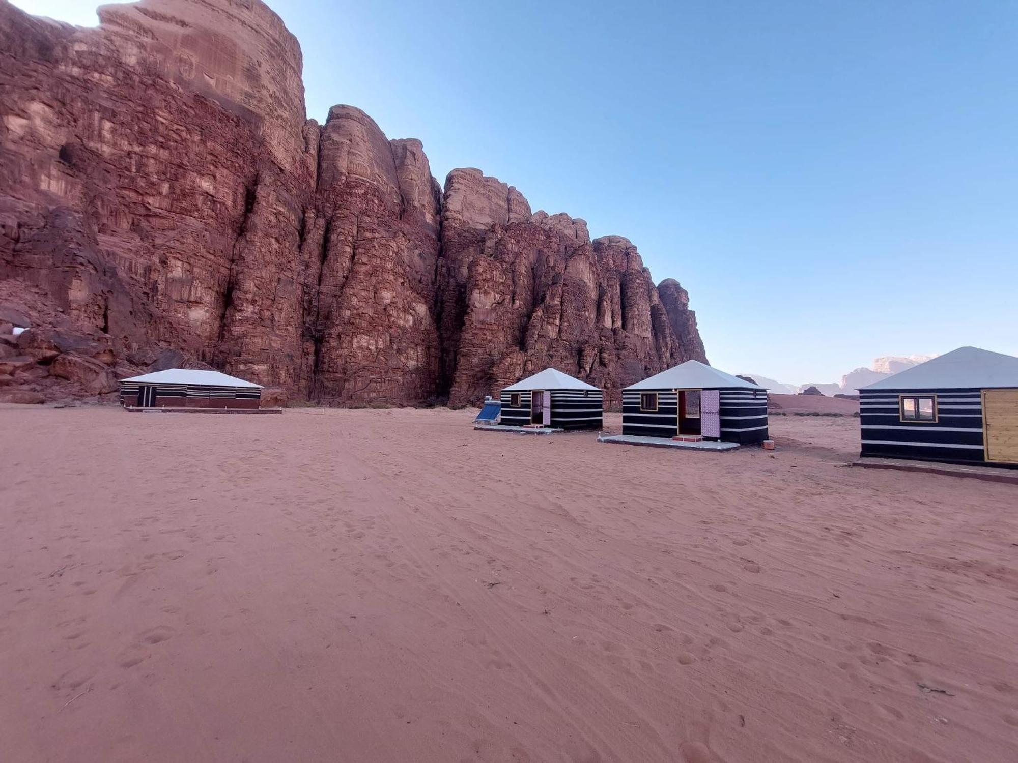 Authentic Bedouin Camp ワディ ・ラム エクステリア 写真